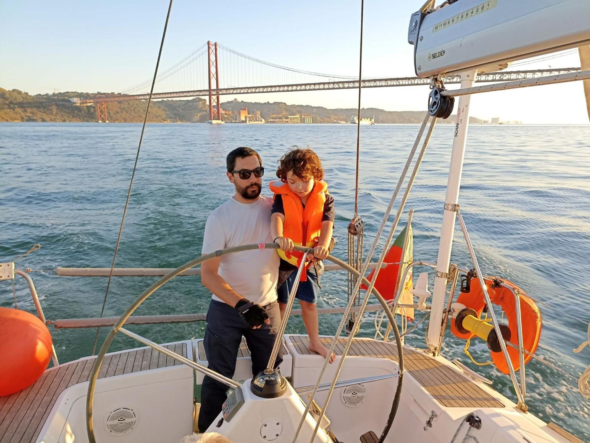 Be Local - Sleep Aboard A Sailing Boat In Lisbon Exterior photo