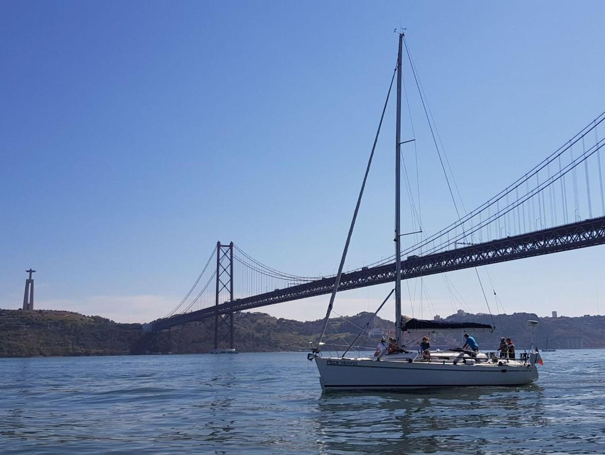 Be Local - Sleep Aboard A Sailing Boat In Lisbon Exterior photo